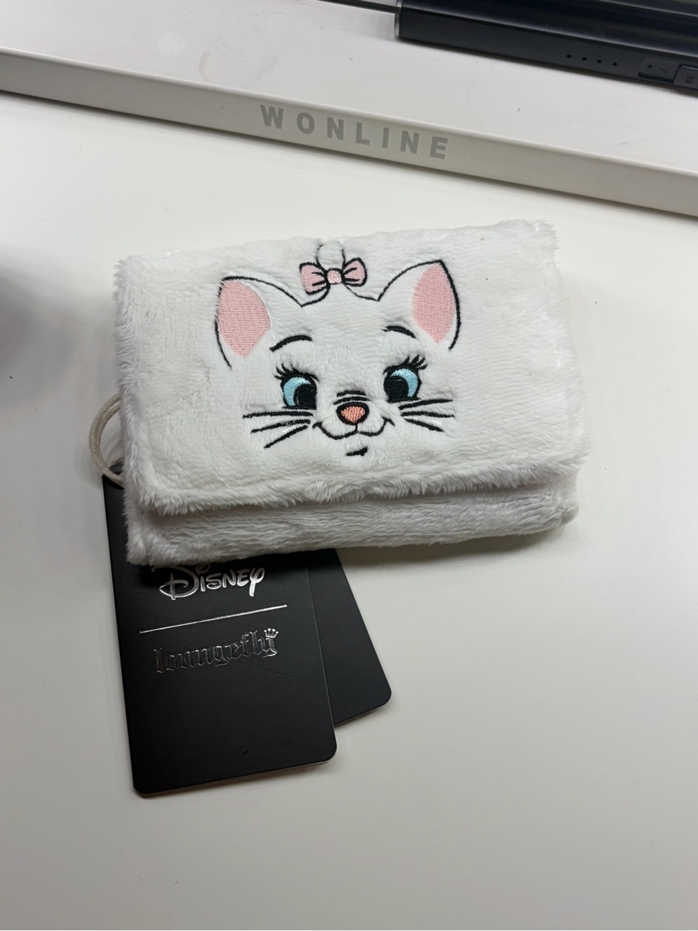 LOUNGEFLY DISNEY THE ARISTOCATS MARIE FUZZY FURRY DOME ZIP WALLET